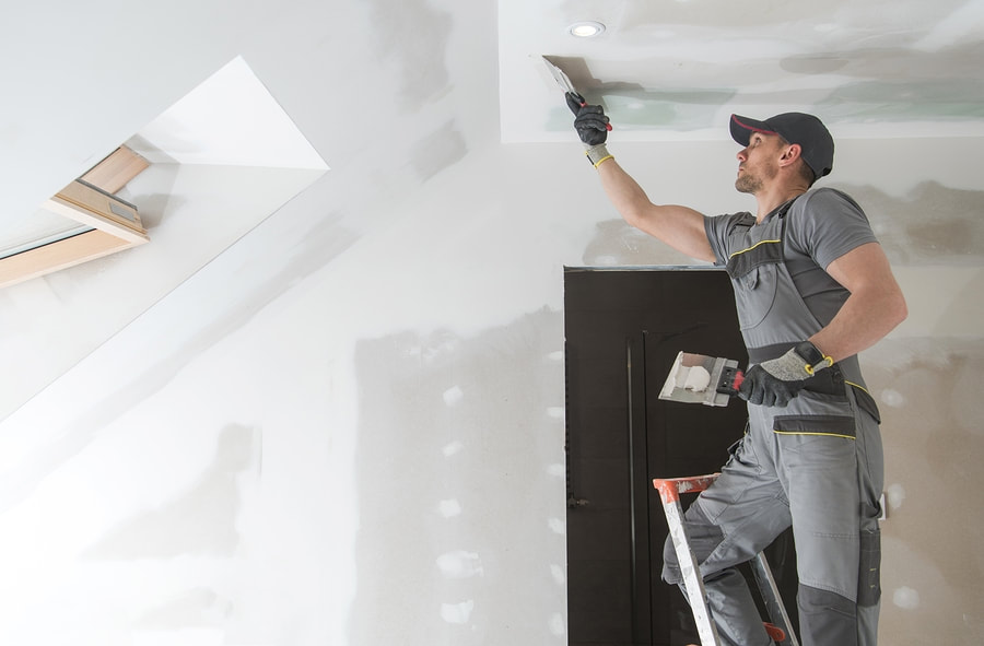 professional construction worker working on ceiling texture