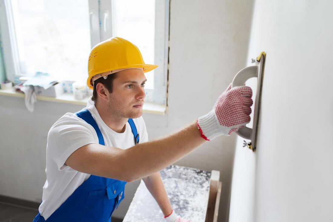 professional construction worker working on wall texture